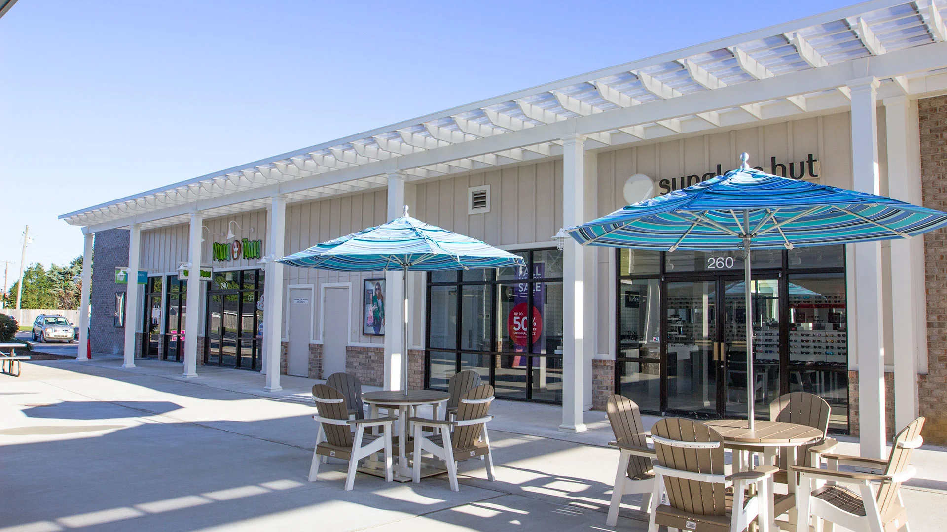 Featured image for “Tanger Outlets Bayside: Low Maintenance Trex Pergolas with Fixed Canopies”Project Overview: Rehoboth Beach’s 19-year-old outlets were recently renovated by Legacy Construction Services to keep the shopping center fresh. Looking to add depth to the12722:full